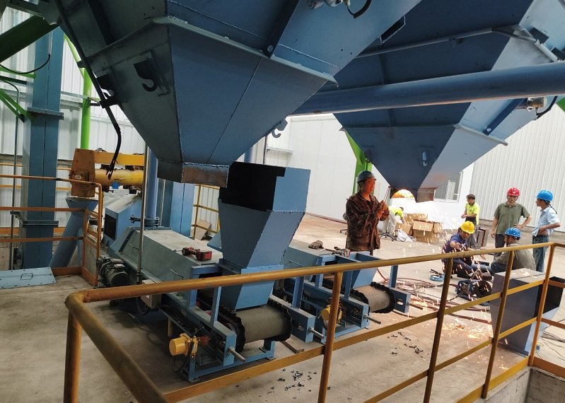 Belt weighing quantitative feeder